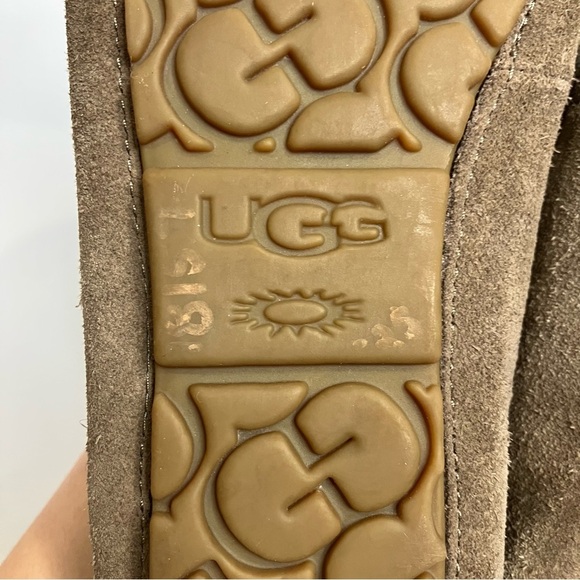 UGG Dakota slippers taupe women’s size 6 house shoes casual shearling lined - Picture 8 of 10
